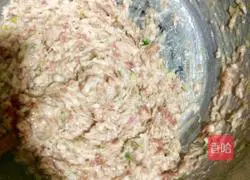 Illustration of how to make celery meat dumplings 5