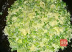 Illustration of how to make garlic egg pancake 8