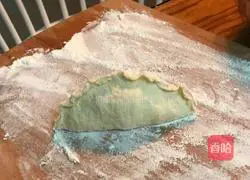 Illustration of how to make scallion pancakes 12