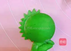 Illustration of making small dinosaur bag 16