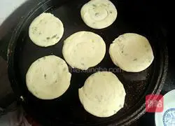 Illustration of making dough scallion pancakes 16