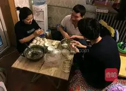 Illustration of how to make leek and pork dumplings 5