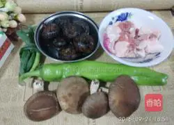 Illustration of how to make fresh meat and water chestnut dumplings 1