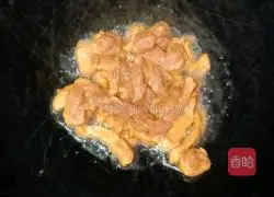 Illustration of how to make shredded pork, beans and fried rice noodles 8