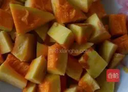 Illustration of how to make pumpkin puree and black sesame steamed buns 2