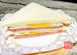 Illustration of how to make ham and egg sandwich 11