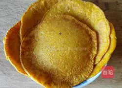 Illustration of how to make carrot, egg and scallion pancake 10