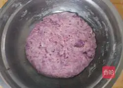 Illustration of how to make pumpkin and purple potato blossom steamed buns 11