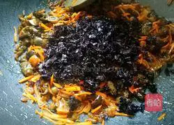 Illustration of how to make seaweed fried rice 8