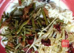 Illustration of how to make strips (mixed noodles) 16