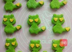 Illustration of how to make cartoon steamed buns 12