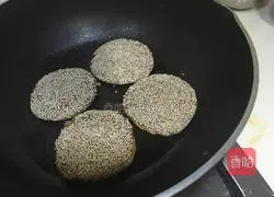 Illustration of how to make sesame pepper and salt pancakes 12