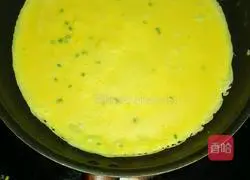 Illustration of how to make green onion egg pancake 5