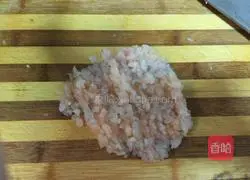 Illustration of how to make mushroom, pork and shrimp dumplings 4