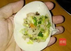 Illustration of how to make steamed dumplings with cabbage 10