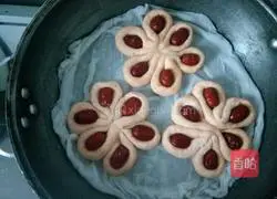 Illustration of how to make jujube and carrot steamed buns 10