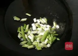 Illustration of how to make golden steamed buns 5