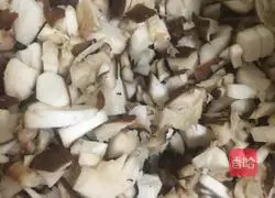 Illustration of how to make dumplings stuffed with mushrooms, green vegetables and pork stuffing 5