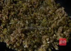 Illustration of how to make pickled vegetable fried rice 3