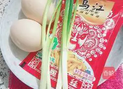 Illustration of how to make fried rice with eggs and mustard vegetables 1 