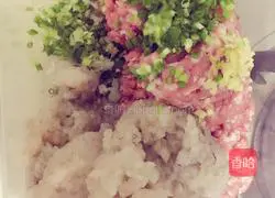 Illustration of how to make fresh meat and shrimp wontons 6