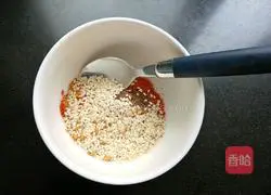 Illustration of homemade dumpling dipping sauce (with chili oil making method) 4