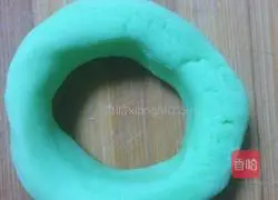 Illustration of how to make crystal cabbage steamed dumplings 15