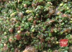 Illustration of how to make shrimp dumplings with chives and moss 5