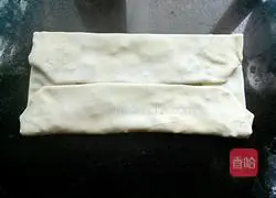 Illustration of how to make scallion pancakes 9