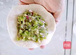 Illustration of how to make vegetarian stuffed buns 13