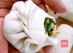 Illustration of how to make leek and egg buns 10