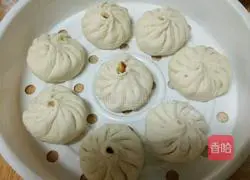 Illustration of how to make steamed buns stuffed with meat vermicelli and radish filling 7