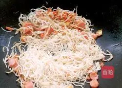 Illustration of how to make tomato fried noodles 12