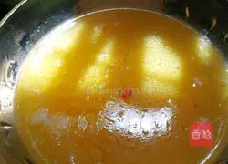 Illustration of how to make braised noodles with fungus, carrot and bacon 8