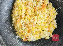 Illustration of how to make ham, shrimp, egg and fried rice 8