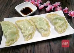 Illustration of making dumplings with cabbage stuffing 10