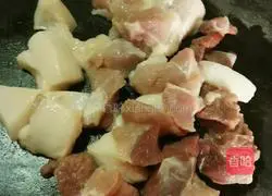 Illustration of how to make steamed meat cakes 4