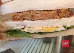 Illustration of how to make a chicken chop sandwich 8