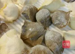 Illustration of making coarse grain dumplings 5