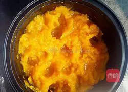 Illustration of making dough pumpkin cake 5