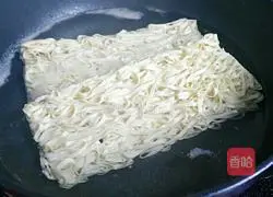 Illustration of how to make fried noodles with soy sauce 2