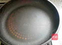 Illustration of how to make luncheon meat, crab sticks and green onion pancakes 4