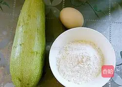 Illustration of how to make pan-fried zucchini pancakes 1