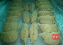 Illustration of how to make mushroom and carrot meat dumplings 9