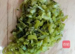 Illustration of how to make diced shark meat and pickled cabbage fried rice 3