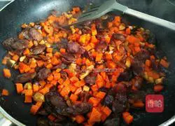 Illustration of how to make sausage braised rice 8