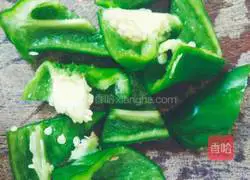 Illustration of how to make fried instant noodles with eggs 3 