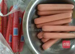 Illustration of how to make ham rolled steamed buns 2