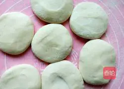 Illustration of making dough cakes filled with beans and meat filling 13