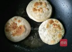 Illustration of how to make leek and pork pie 16